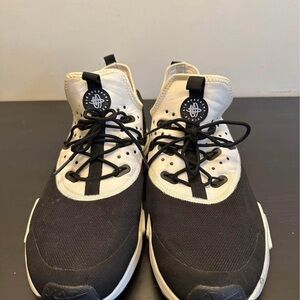 Nike Huarache Black and White Sneakers Sz13